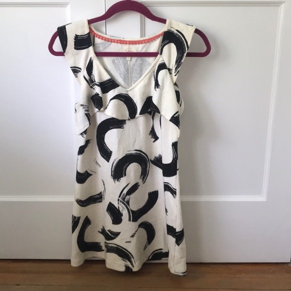 Dresses & Skirts - Black and white dress